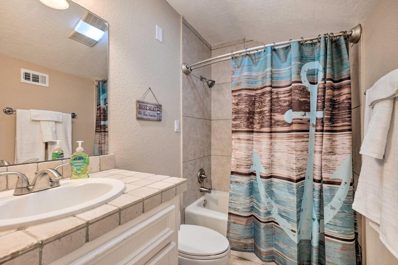 Idyllic Montgomery Condo With Pool And Lake View! Ngoại thất bức ảnh