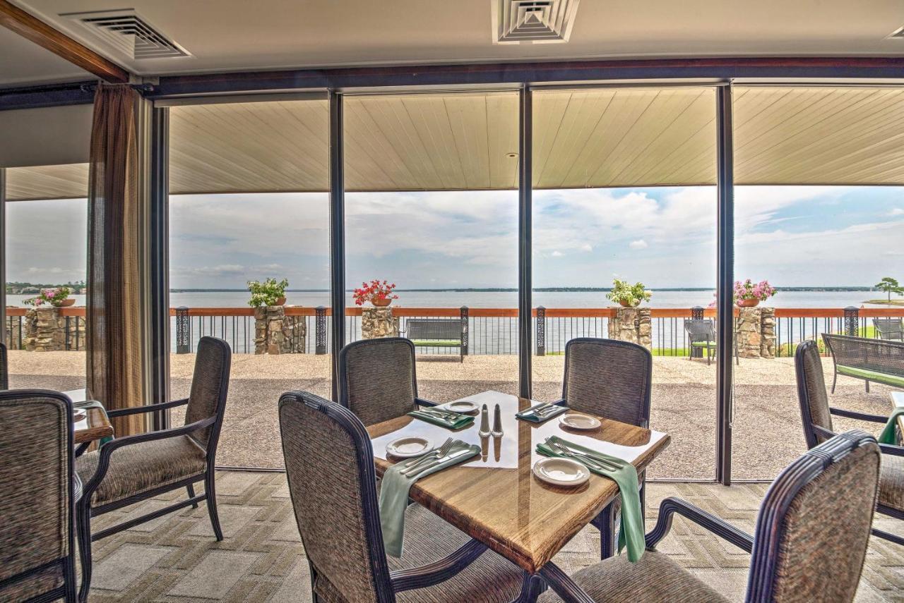 Idyllic Montgomery Condo With Pool And Lake View! Ngoại thất bức ảnh