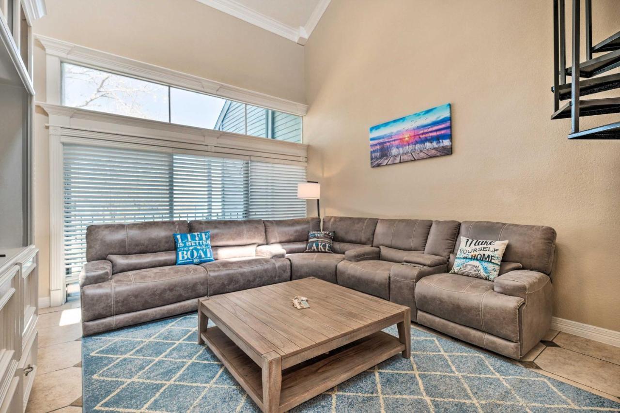 Idyllic Montgomery Condo With Pool And Lake View! Ngoại thất bức ảnh