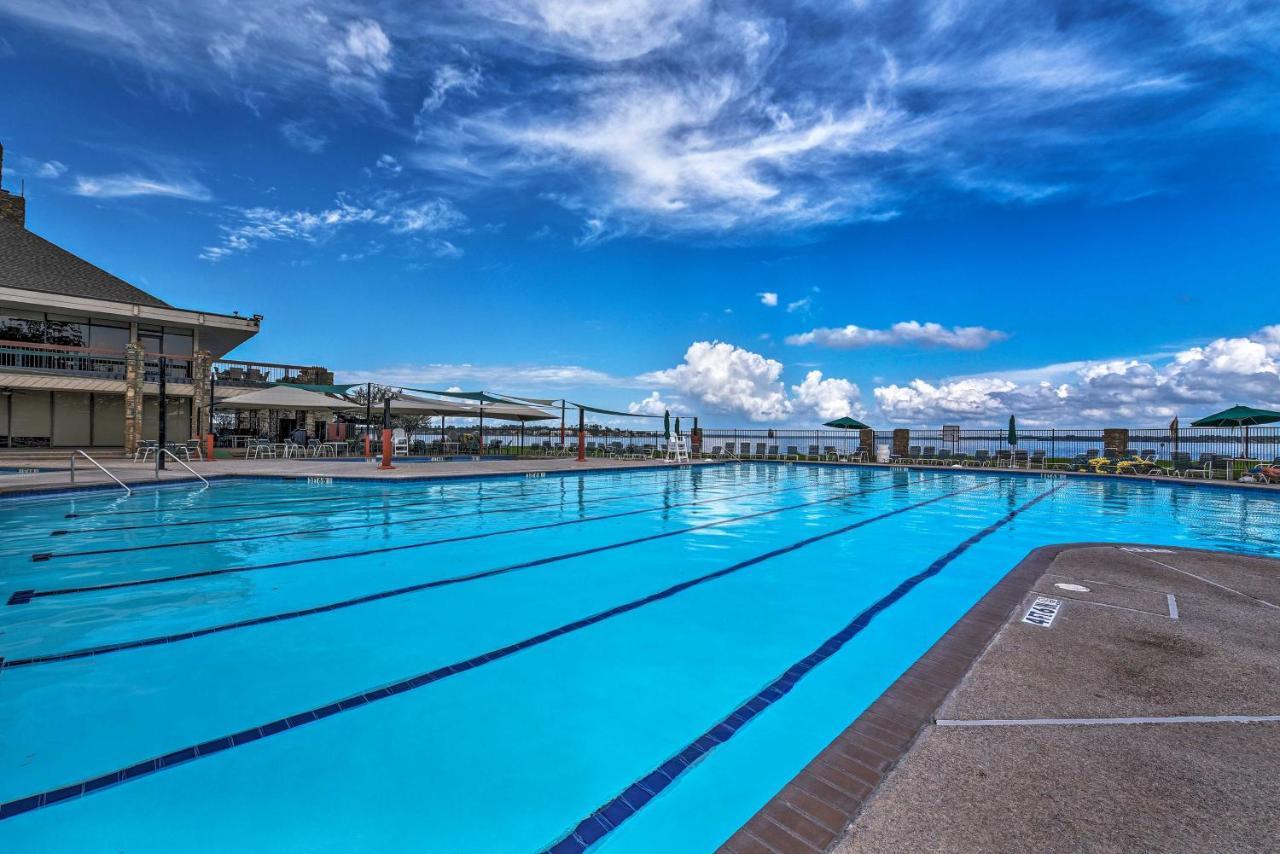 Idyllic Montgomery Condo With Pool And Lake View! Ngoại thất bức ảnh